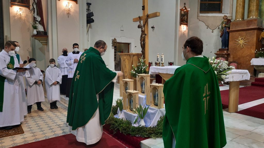 Požehnanie kaplniek vo farnosti Višňové a filiálke Turí