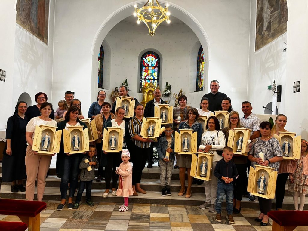 Požehnanie kaplniek vo farnosti Mútne