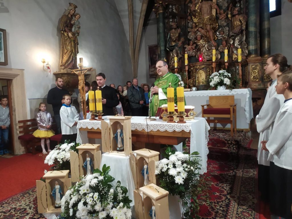 Požehnanie kaplniek vo farnosti Lietava